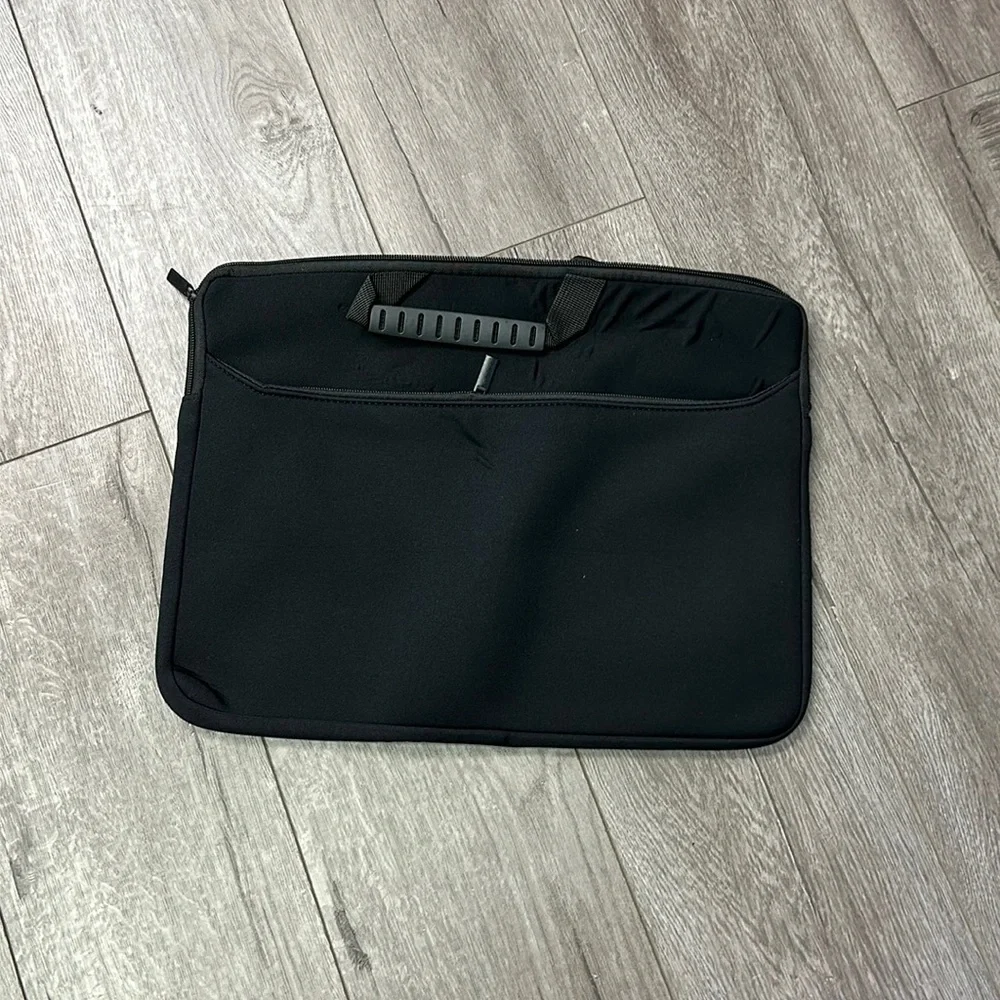 New black laptop carrying bag